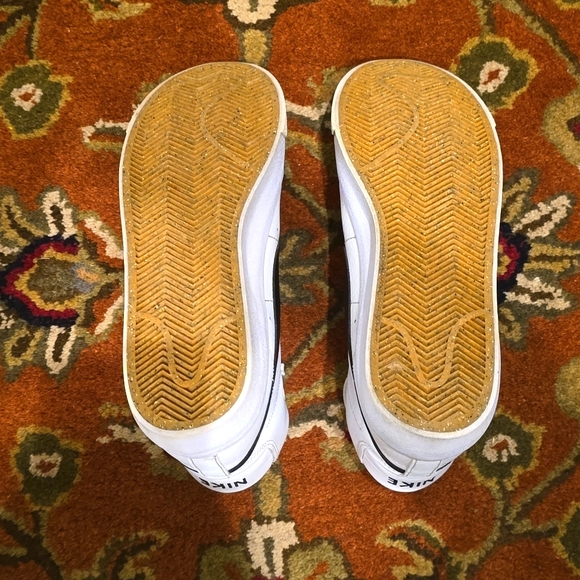 Women's Nike Blazers - Picture 4 of 4